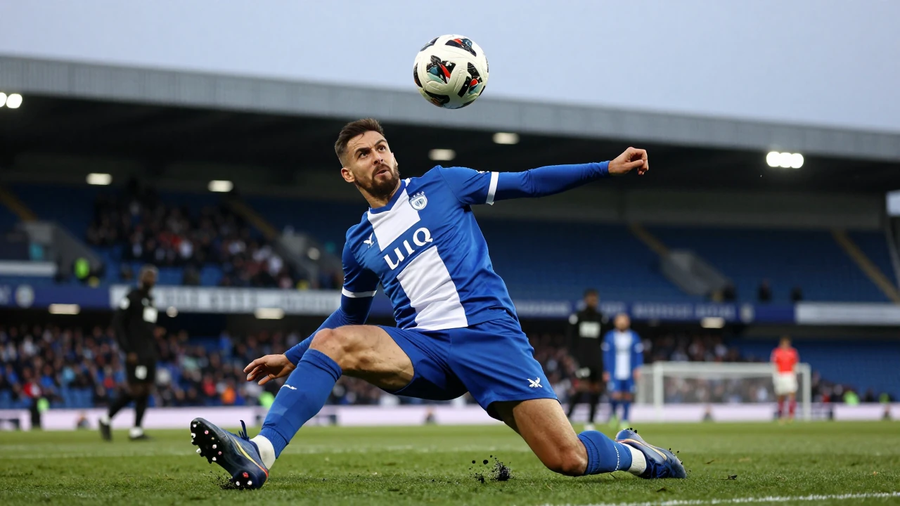 El Málaga CF, colista con tres puntos, recibe al Espanyol en un partido clave donde reaparecen Calero, Juan Cruz y Aznou