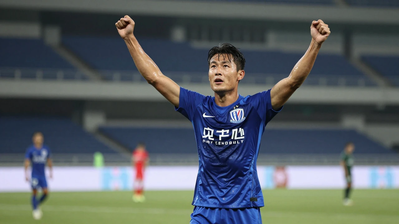 Shanghai Shenhua secured a 3-1 away victory over Chongqing Tonglianglong in CSL Round 26, with goals from Asuoe, Gao...