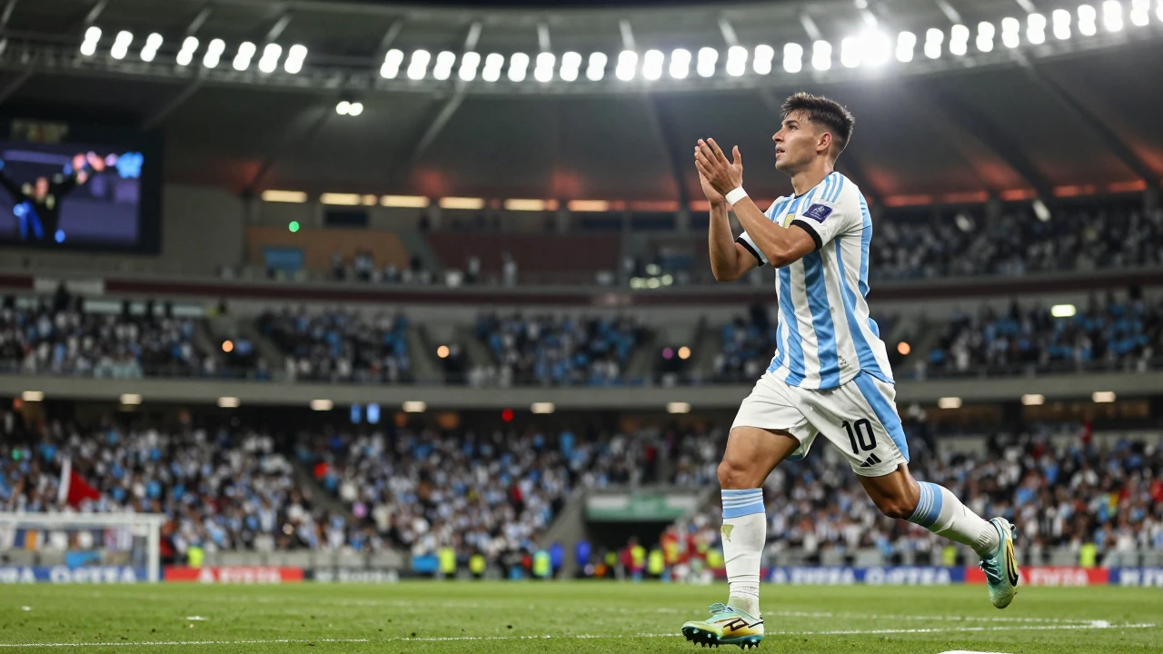 Franco Domínguez Ávila, hermano del delantero Chimy Ávila, marcó dos goles y anotó su penal en la final de los Juegos...