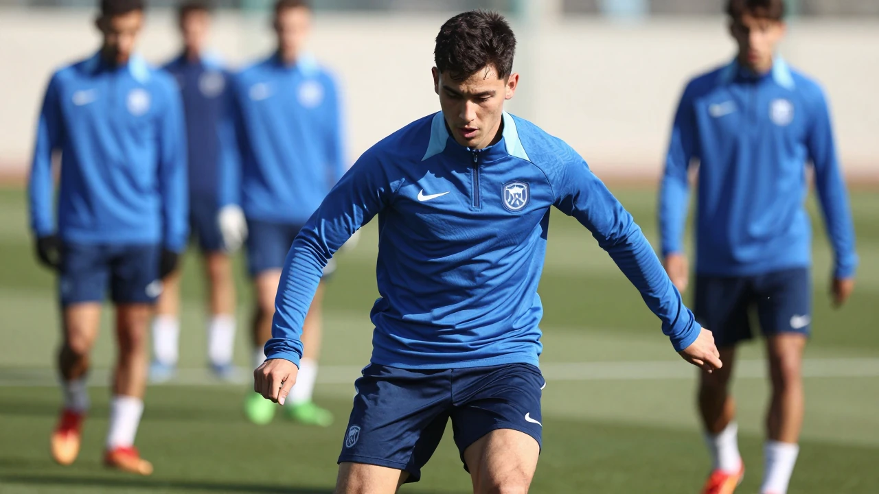 Málaga CF's first team and its reserve side held a joint training session on Tuesday at the La Rosaleda annex, with...