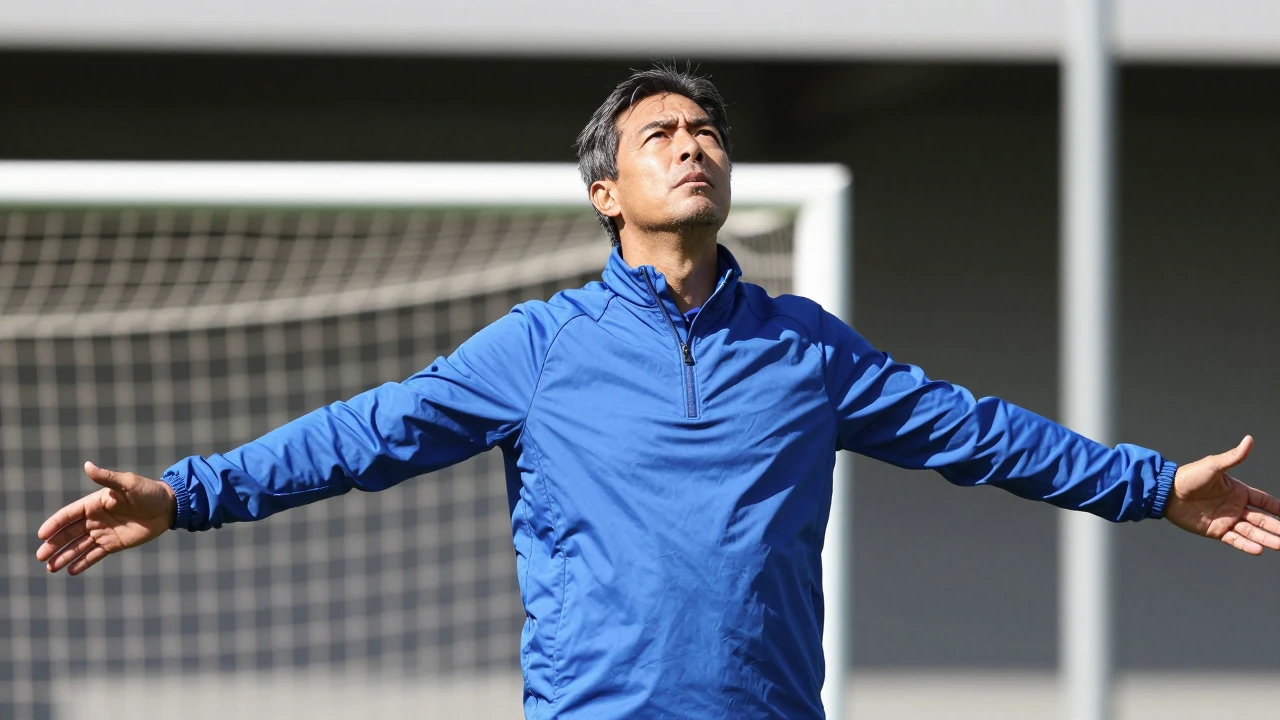 Bristol Rovers assistant head coach Paul Raynor has been diagnosed with bowel cancer but says the tumour has not spread...