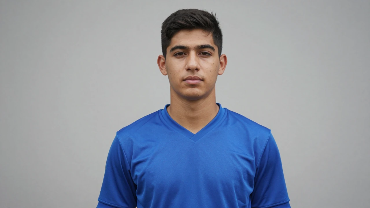 Braintree Town signs Luis Brown on loan from West Ham United, the 20-year-old will be with the team until January 2027...