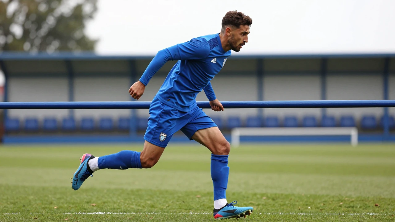 Solihull Moors have signed veteran striker Elias Kachunga on a free transfer until 9 January to strengthen their forward line