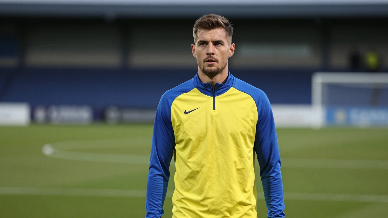 Carrick Rangers sign Kym Nelson, an experienced Irish League defender, after manager Stephen Baxter approached him