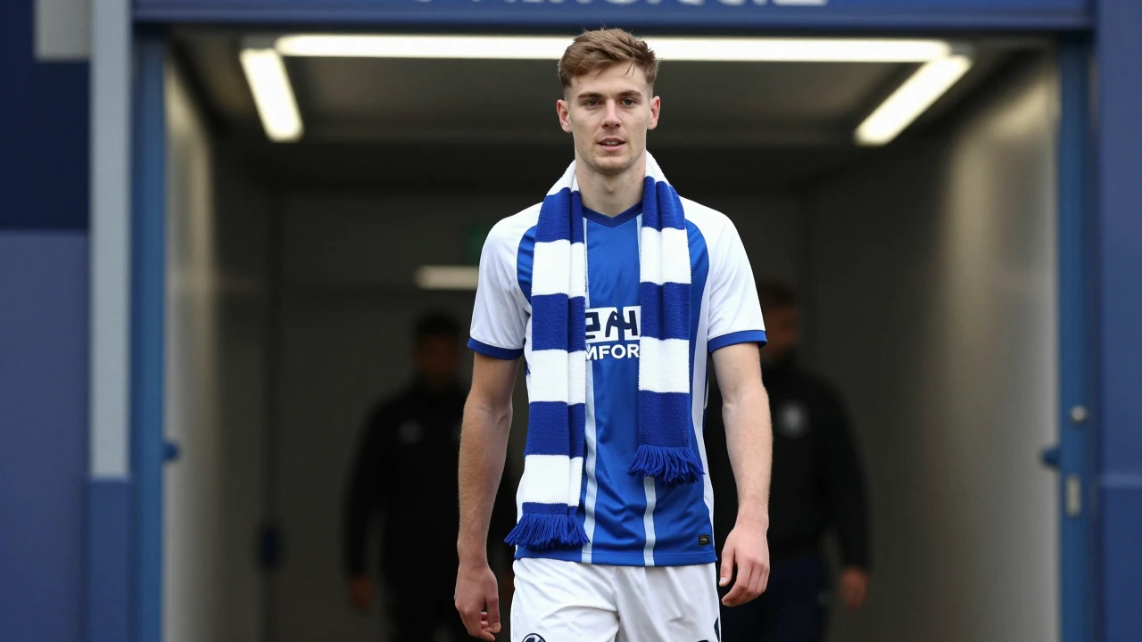 Solihull Moors have signed midfielder Jamie Andrews on a one-year deal, strengthening their squad for the upcoming season