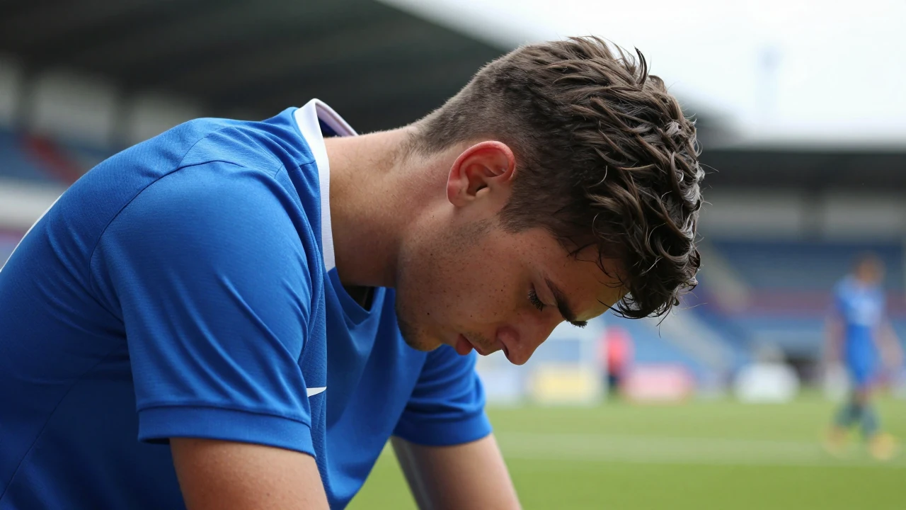 A youthful Linfield side lost 3-1 to Glentoran in the County Antrim Shield first round, with Jordan Jenkins scoring twice...