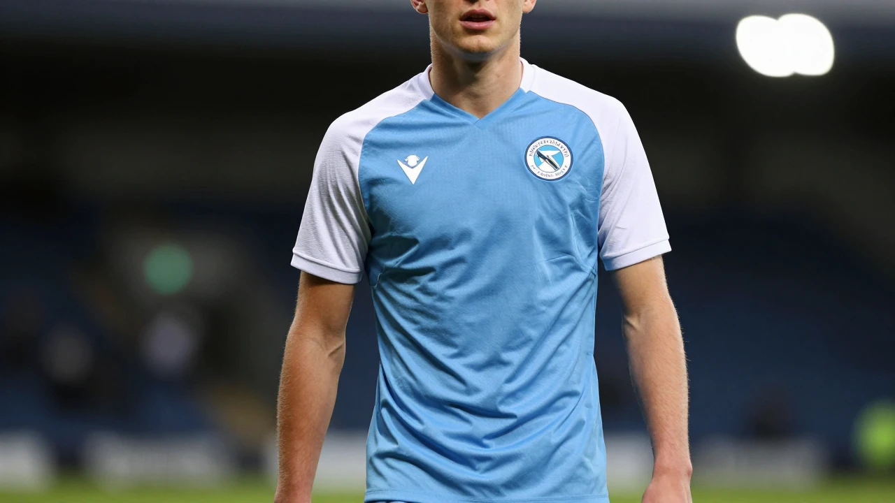 Fleetwood Town has signed young midfielder Noah Mawene from Preston North End