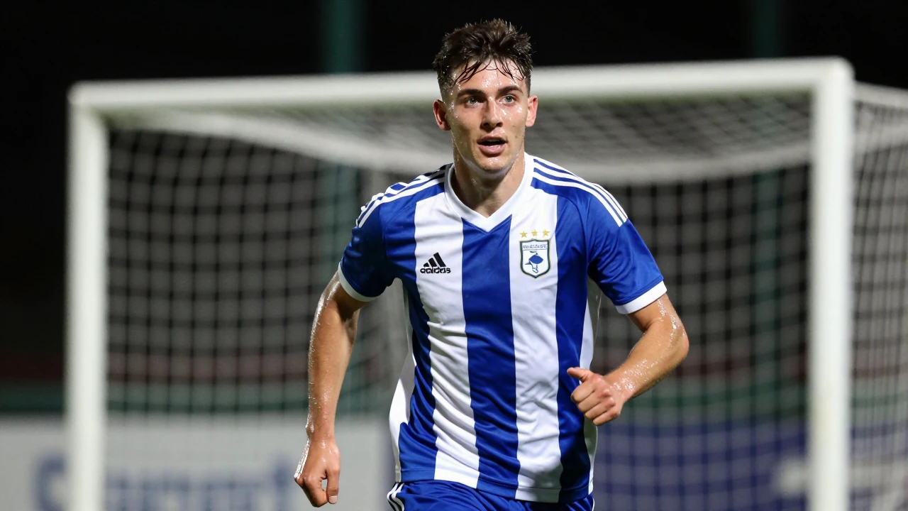 Ballymena United strengthens its squad by signing versatile Micheál Glynn from Cliftonville