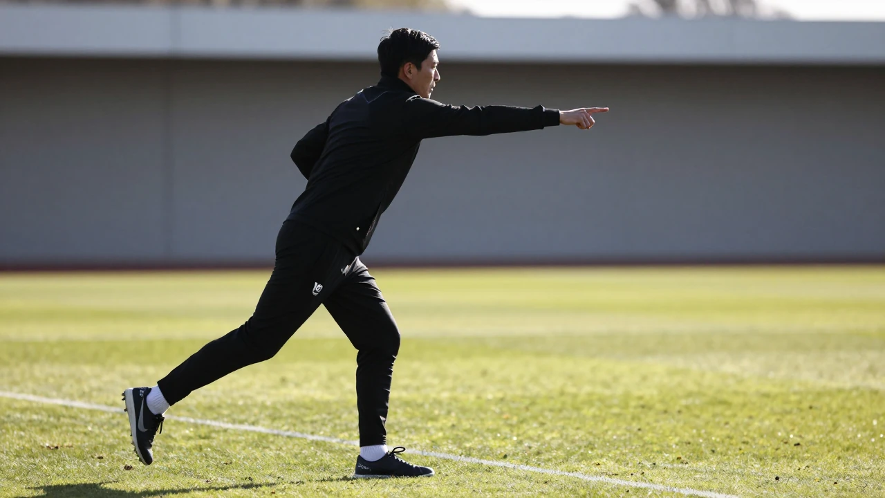 Kaizer Chiefs legend Tshepo Masilela has questioned the club's research into new coach Fernando Da Cruz's philosophy...