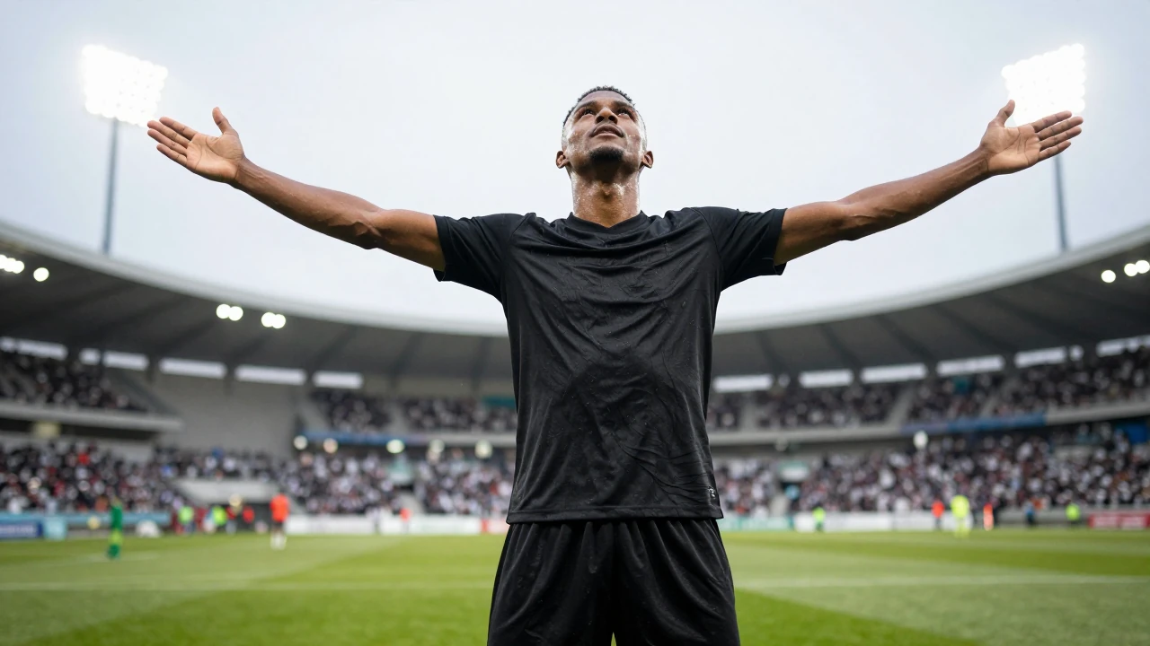 Kaizer Chiefs legend Robson Muchichwa says his former club lacks the consistency of dominant rivals Orlando Pirates and...