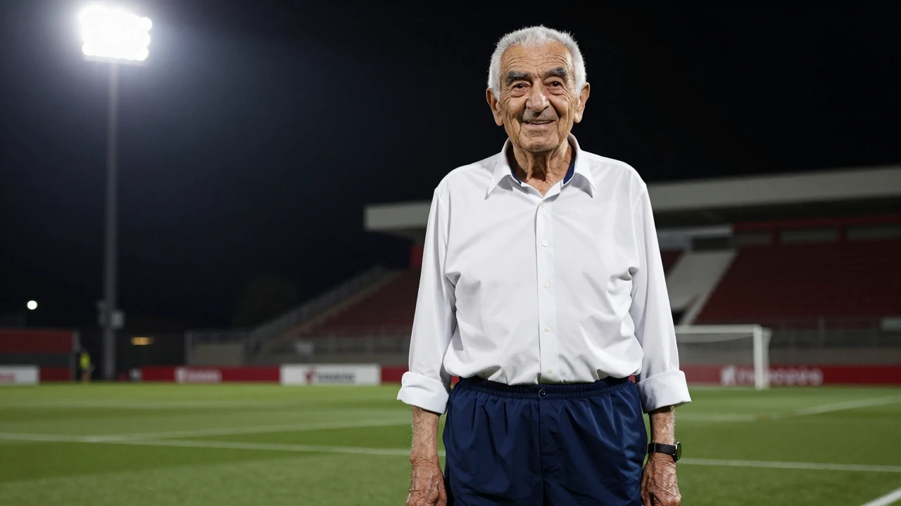 Jose Pradilla, socio más longevo del Sevilla FC, celebra su 102 cumpleaños