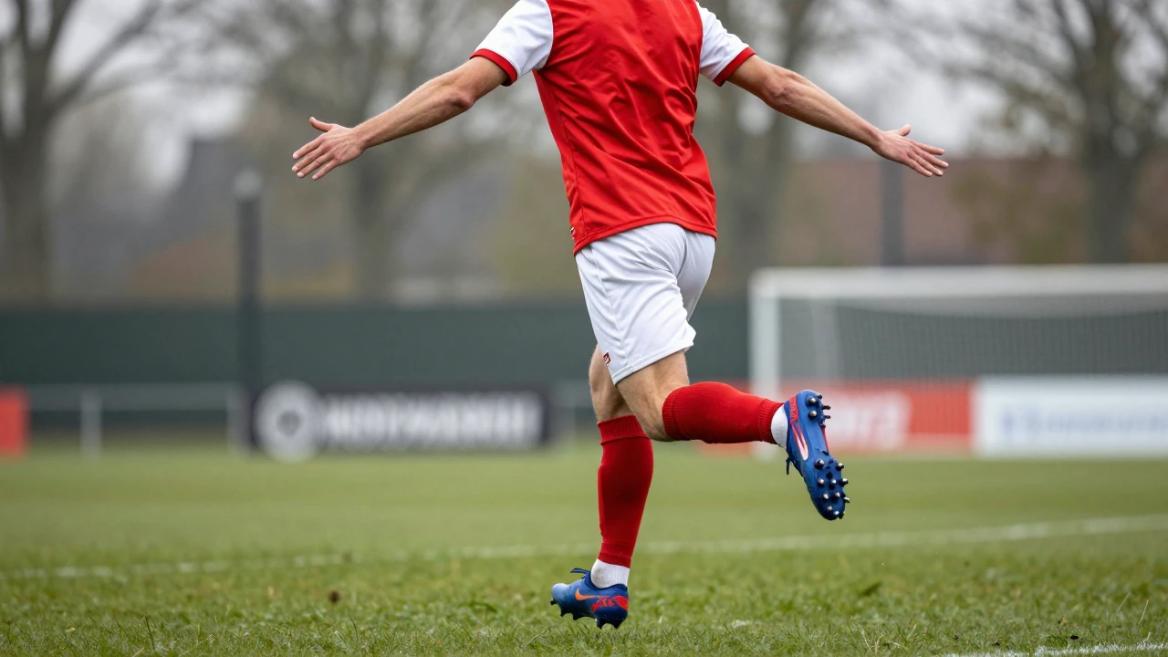 Jong Ajax behaalde een 2-1 zege op De Graafschap in de Keuken Kampioen Divisie dankzij een late goal van Jano Monserrate...