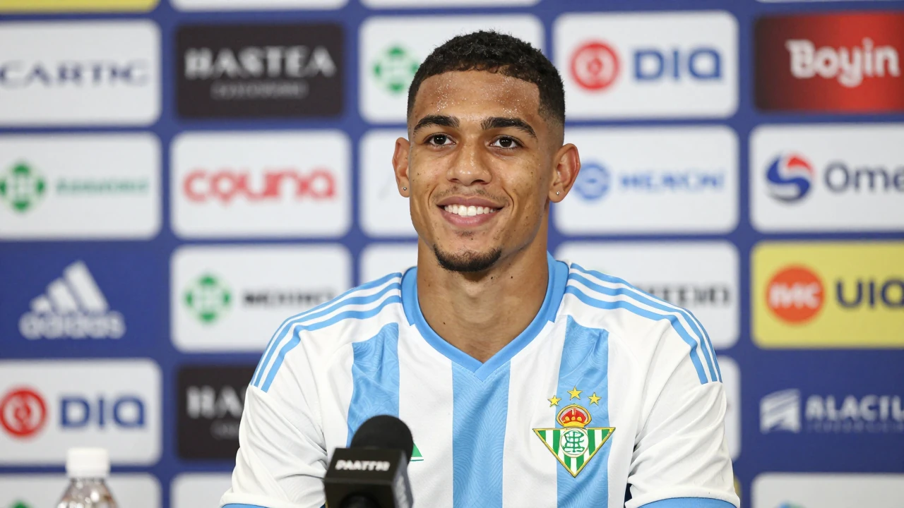 El extremo brasileño Antony asegura que se encuentra mucho mejor que la temporada pasada y confirma su regreso a la...