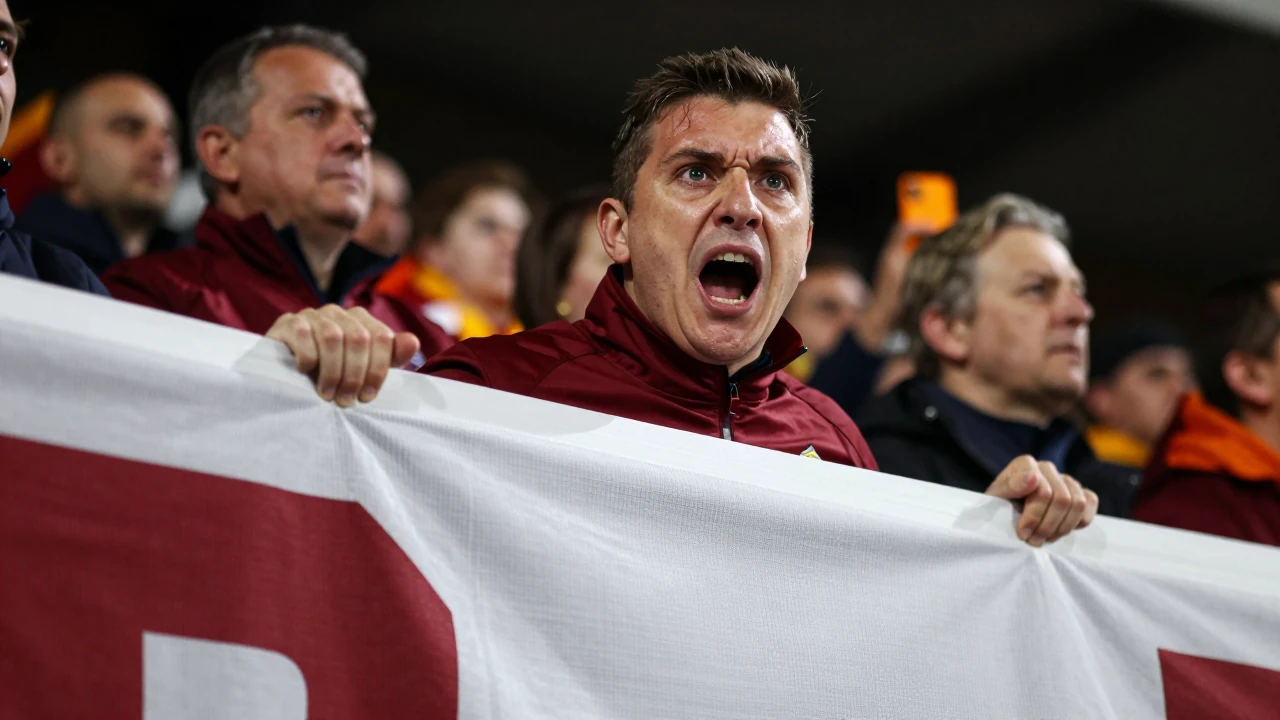 I tifosi della Roma hanno esposto uno striscione contro il presidente Dan Friedkin durante la partita di Serie A contro...