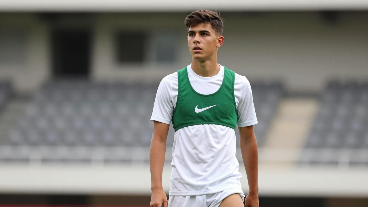 El Real Madrid está trabajando en la firma del 19-añero Sergio Martínez, mediocampista de Racing Santander, con una...