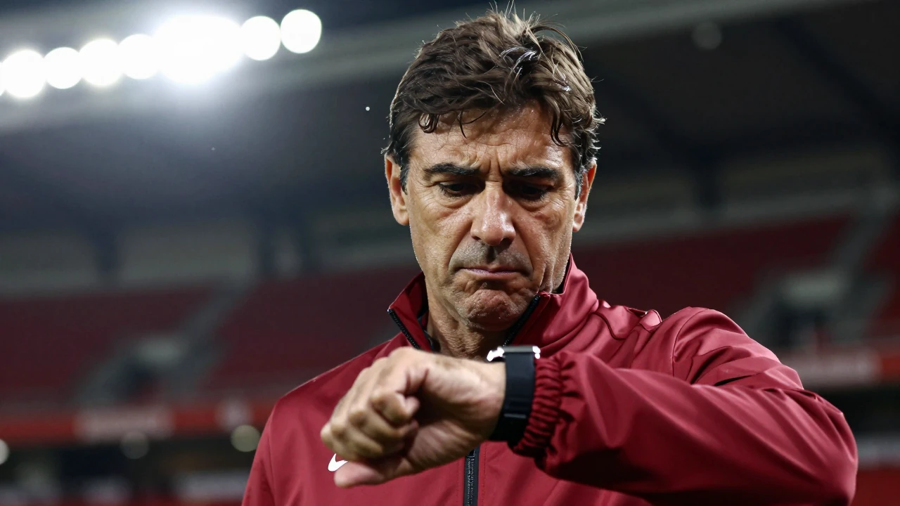 El Sevilla FC afronta las últimas horas del mercado con graves deficiencias en su plantilla y sin recursos para fichar a...