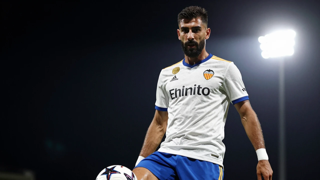 Valencia Club de Fútbol: El delantero Yellu Santiago ha dejado el Valencia CF para unirse al CS Marítimo en Portugal