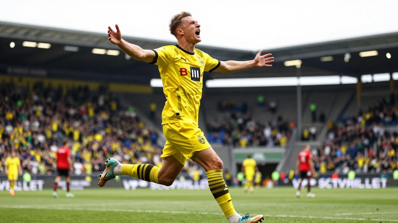 Borussia Dortmund setzt mit einem 3:0 in Paderborn seine makellose Saison fort und teilt sich mit Freiburg die...