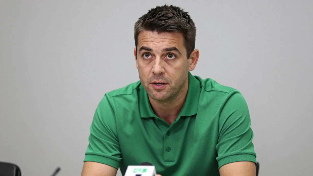 Sportdirektor Clemens Fritz verteidigt die Transferpolitik des Bundesligisten, der mit 14 Neuzugängen in die Saison...