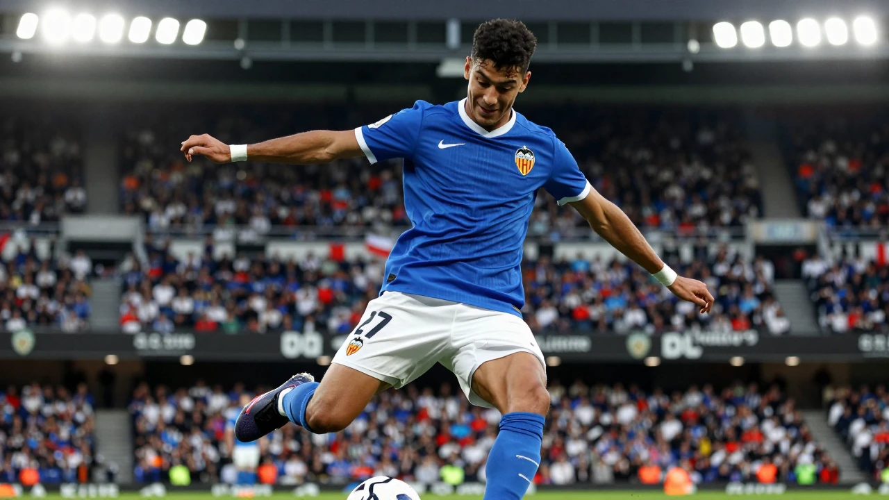 Valencia Club de Fútbol intenta firmar a Arnau Martínez antes de la apertura de la Liga, mientras Girona busca un acuerdo...