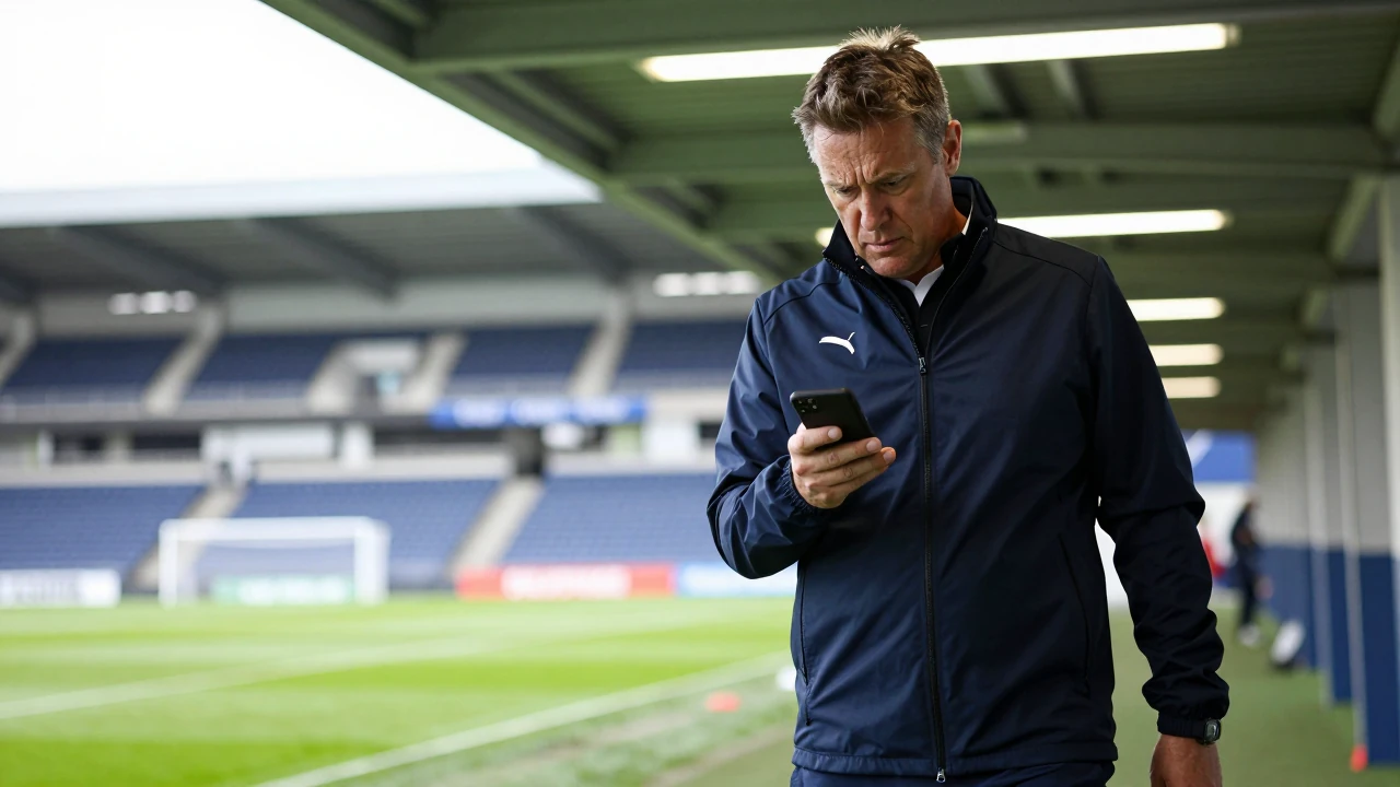 A coach approached by Borussia Mönchengladbach has rejected a move to the relegation-threatened Bundesliga side...
