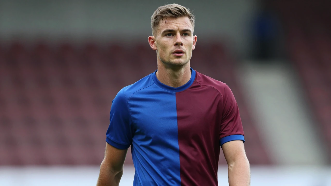 Mansfield Town has strengthened its midfield with the signing of 24-year-old Liam Thompson from Derby County