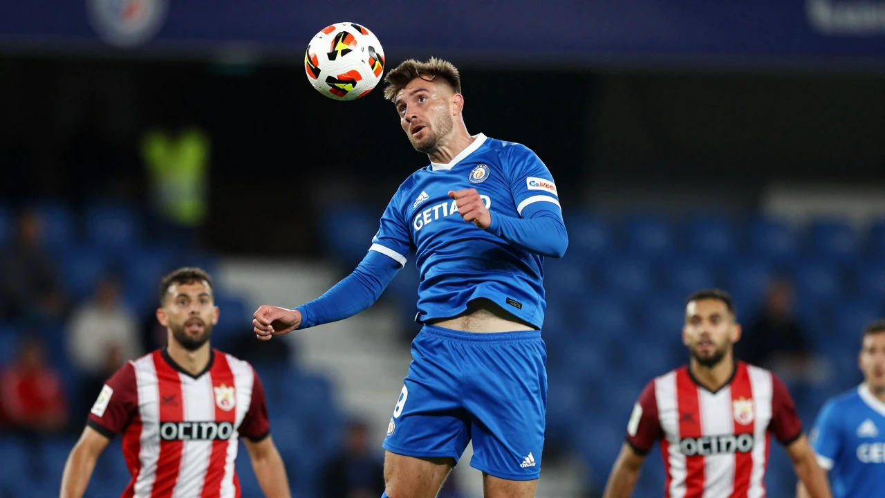 El Getafe sumó un punto tras un empate sin goles ante el Racing de Santander en la segunda jornada de La Liga, un...