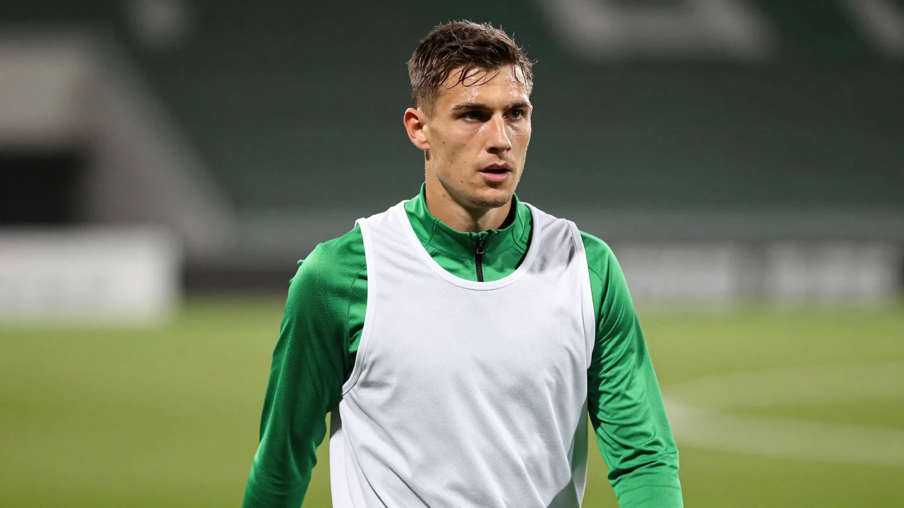 Der Werder-Bremen-Manager Clemens Fritz deutet an, dass der Mittelfeldspieler Romano Schmid vor dem Abschluss des...