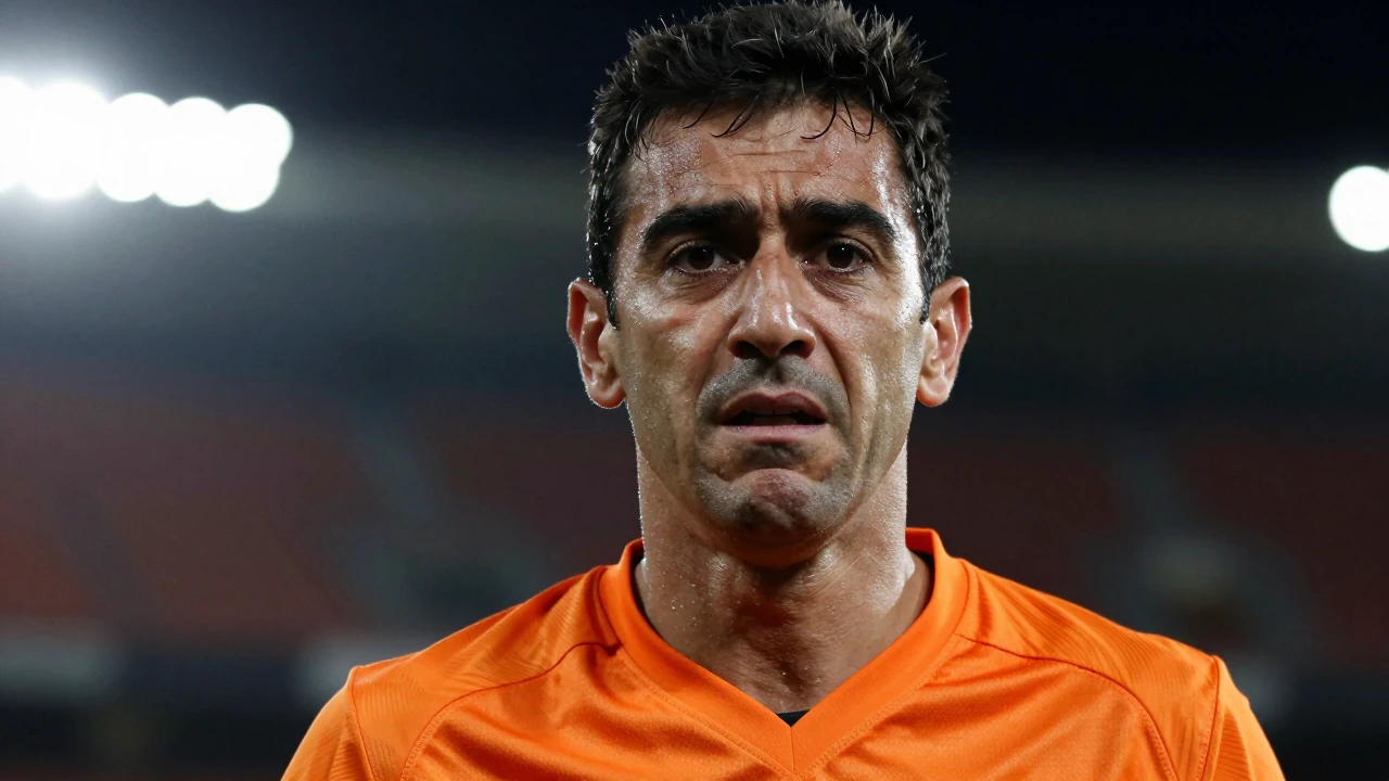 Former goalkeeper Santiago Cañizares says only public pressure can force an ownership change at Valencia Club de Fútbol...