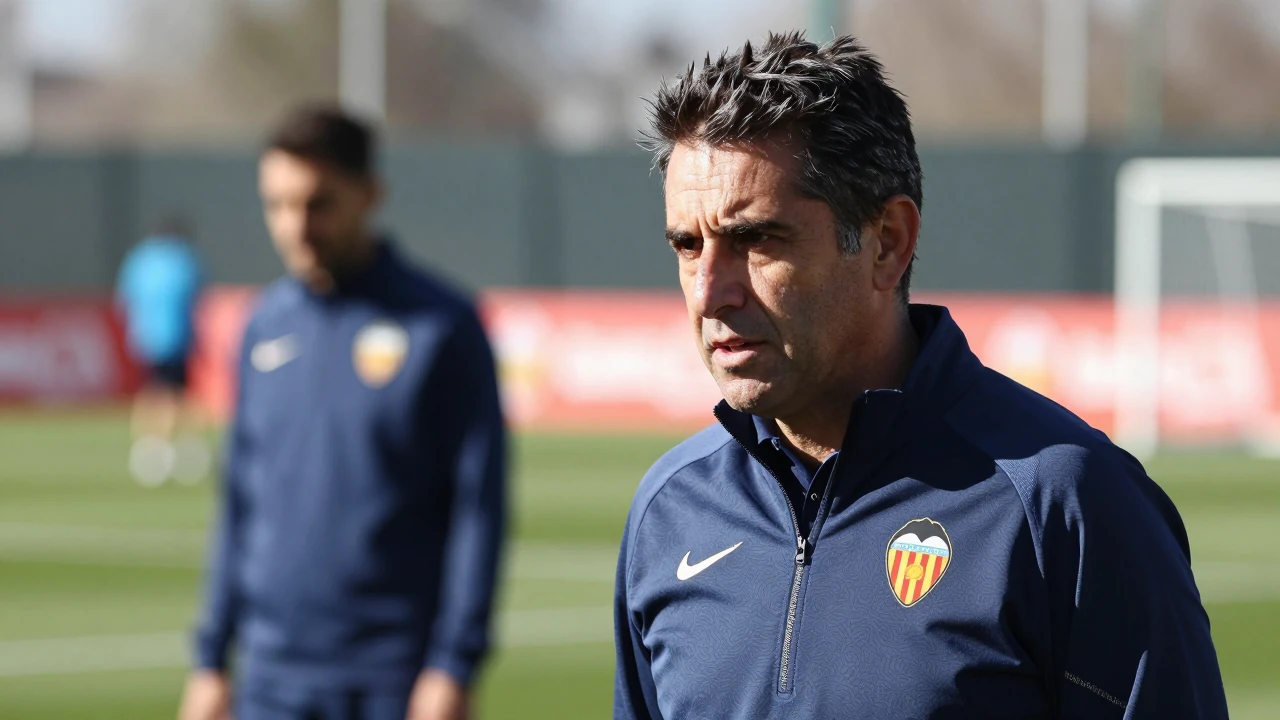 Valencia CF manager Carlos Corberan trialled a three-man defence with Pepelu, Arnau and Diakhaby in Friday's session...