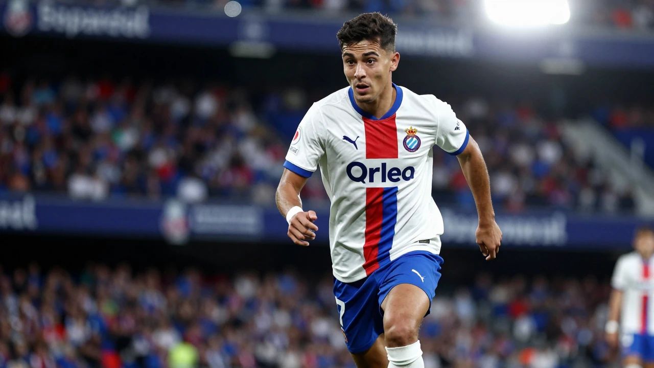 El RCD Espanyol se enfrenta a una difícil decisión tras la creciente interés en el delantero Marcos Fernández