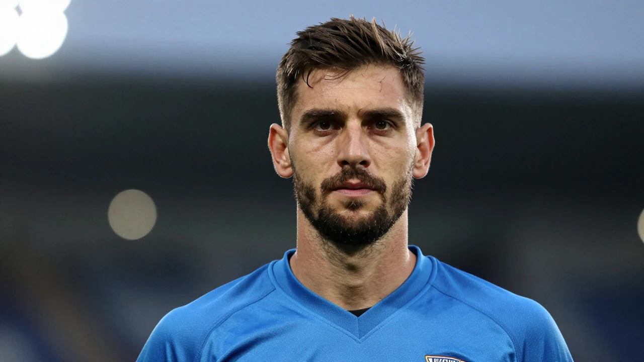 Chelsea FC's £7.5m signing of Emiliano Martinez is hailed as the 'signing of the century' by Manchester United icon Nicky...