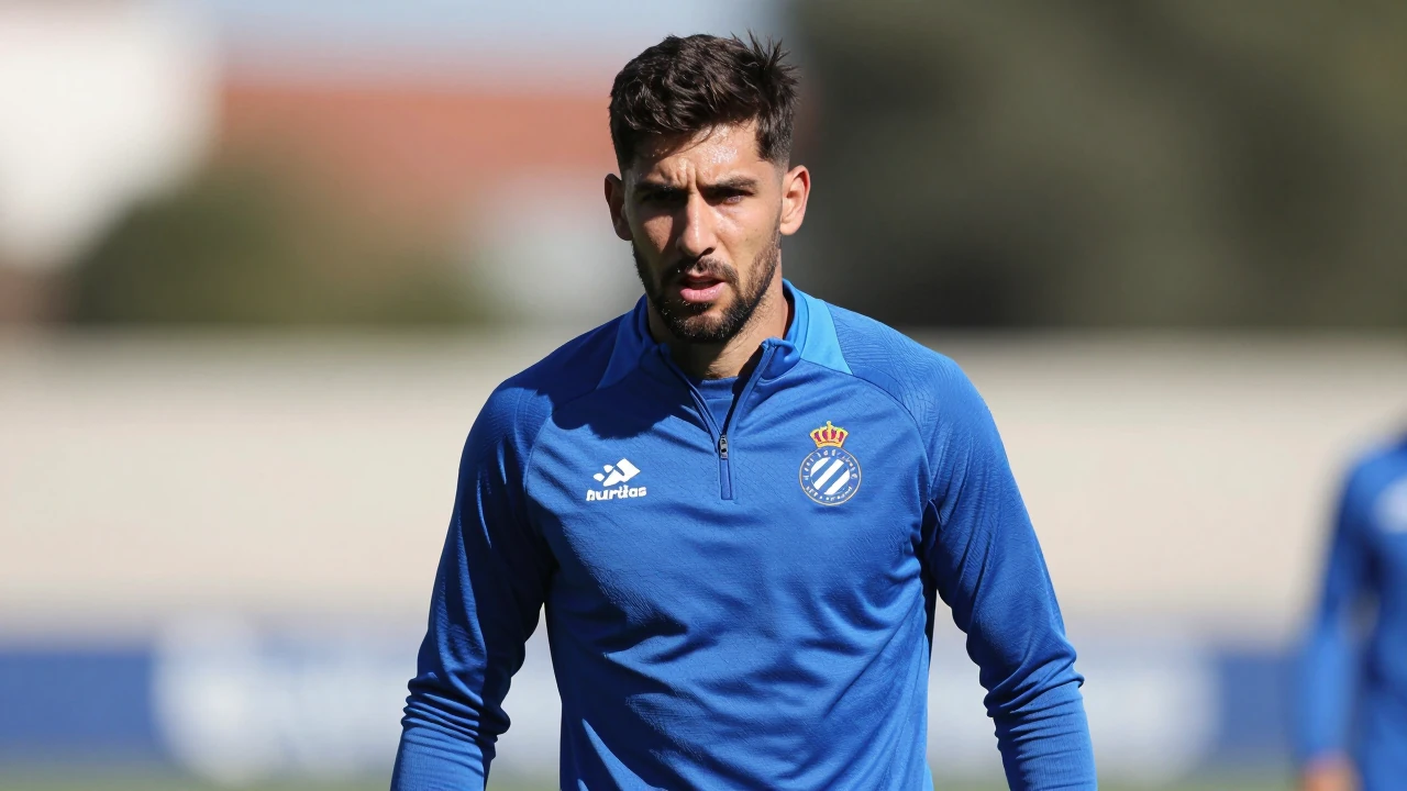 El Espanyol cerró el mercado de verano con la salida del lateral Rubén Sánchez al Elche y la llegada de un extremo...