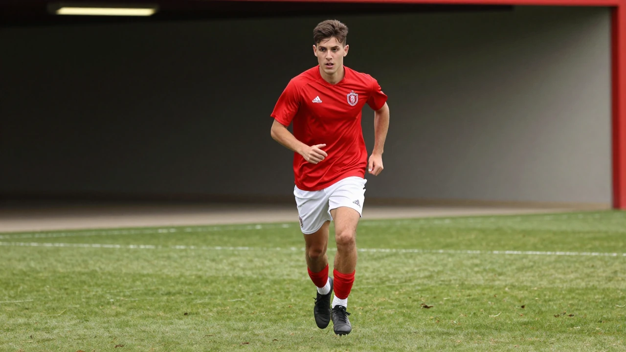 Southampton have secured the first professional contract of 17-year-old midfielder Yunus Linton, a Morocco Under-17...