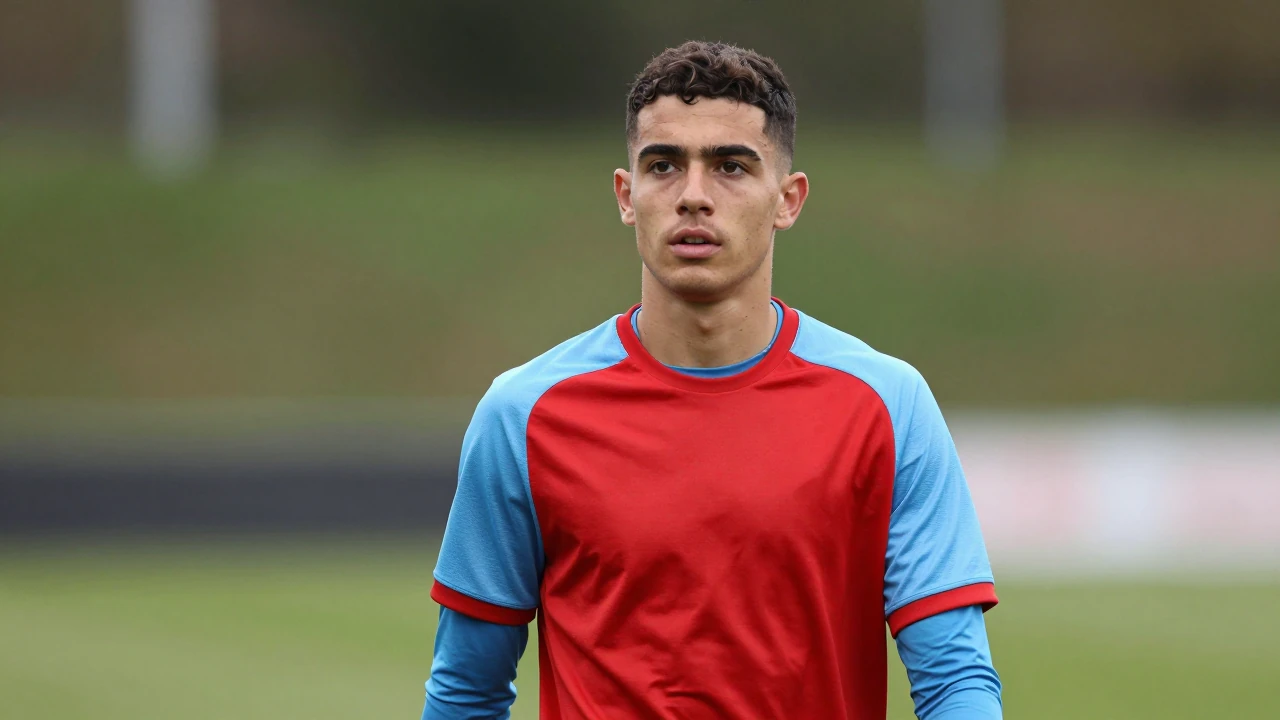 Troy Parrott, de aanvaller van AZ Alkmaar, wordt overal opgepakt