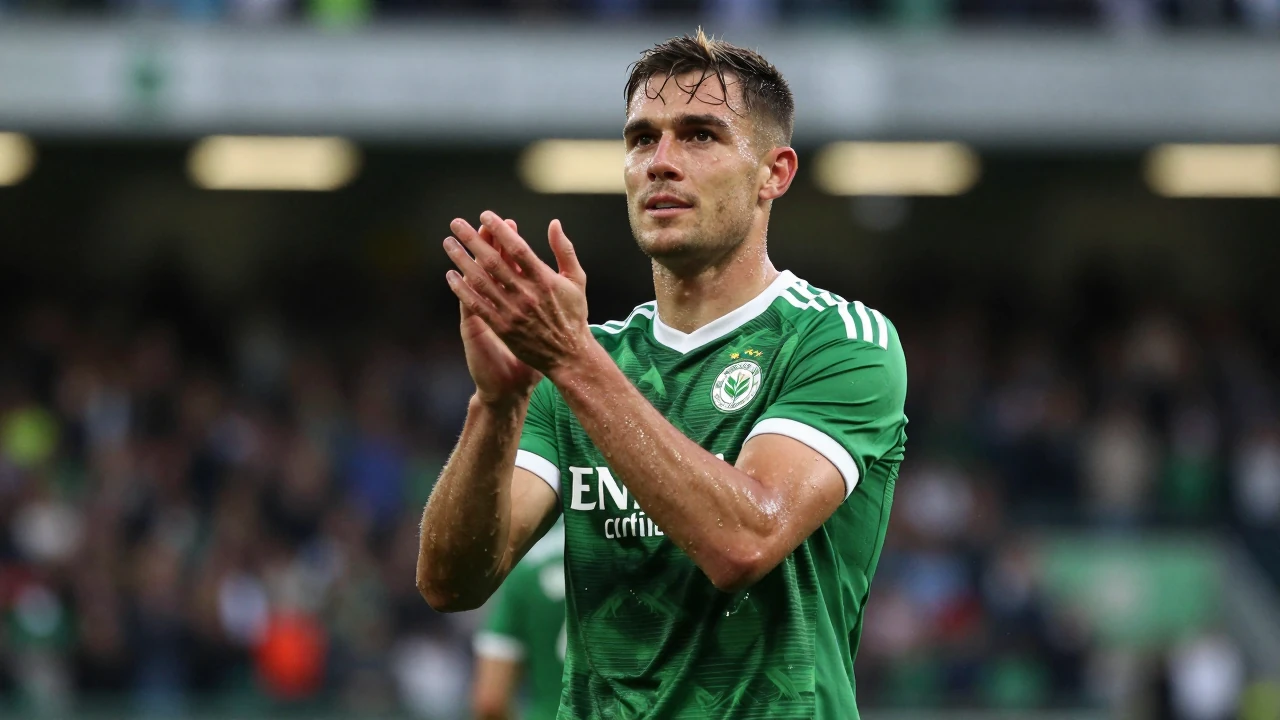 The Hibernian squad thanked their supporters following the final whistle of a Scottish Premiership fixture against St...
