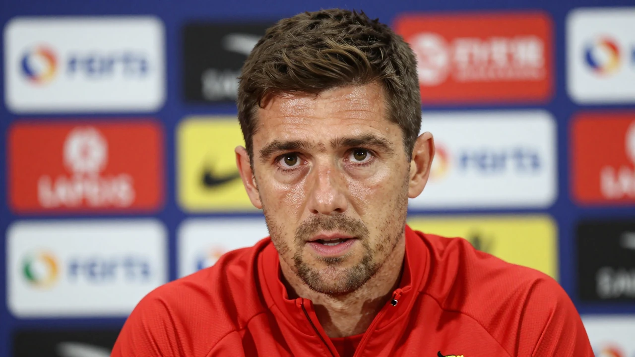 Ajax-trainer Míchel zegt dat de club nog een vleugelaanvaller, een centrale verdediger en mogelijk een middenvelder nodig...