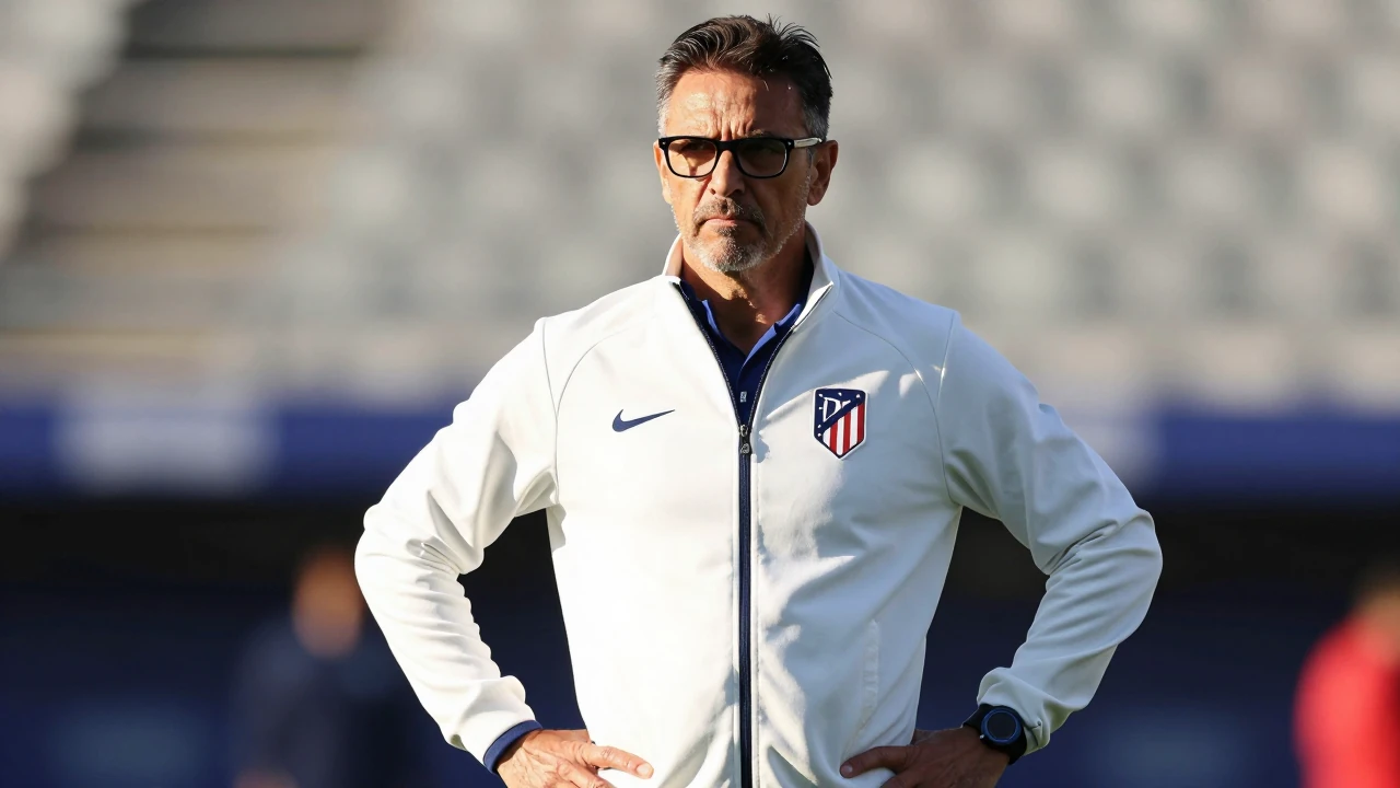 El entrenador del Atlético de Madrid, Diego Simeone, reclamó más unión y delanteros tras el 2-2 en la Cerámica, en un...
