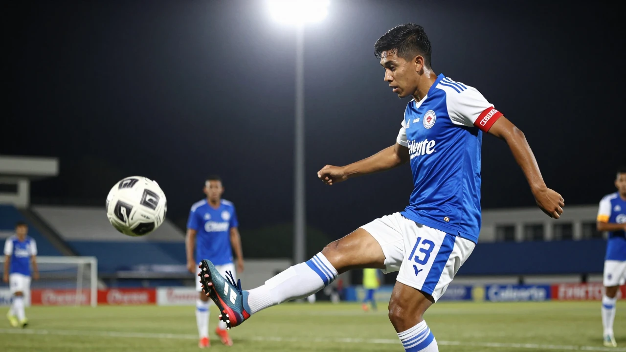 Club Tijuana celebra el regreso de Efraín Álvarez, quien se une al plantel tras su transferencia desde LA Galaxy