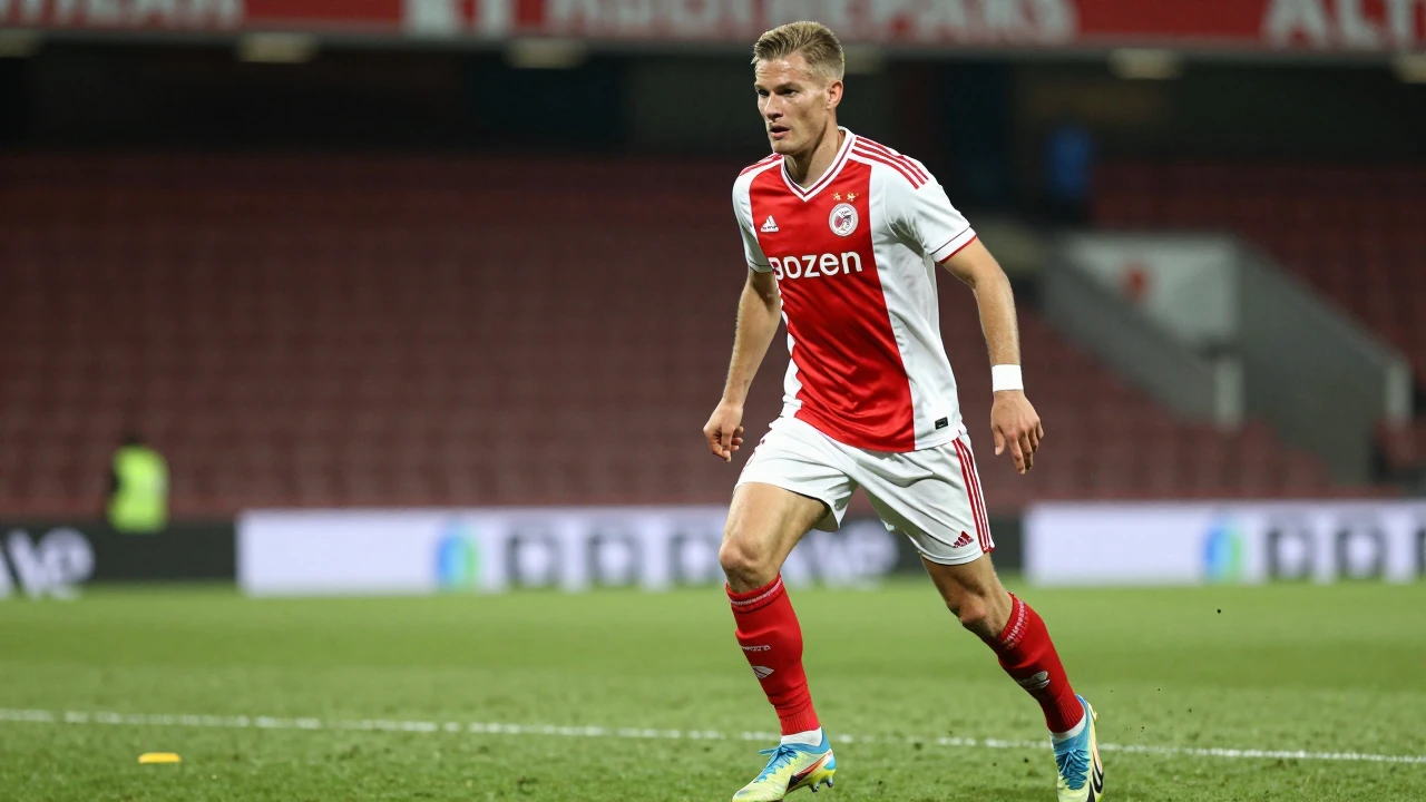 AZ Alkmaar is geïnteresseerd in het signeren ervan ervaren middenvelder Nemanja Gudelj op een vrij transfer