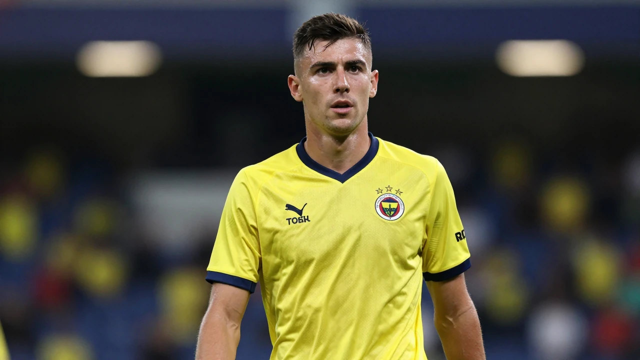 Fenerbahçe SK'nin yıldızı Oğuz Aydın, Avrupa kulüplerinin ilgisine rağmen takıma kalıyor; transfer söylentileri ve sezon...