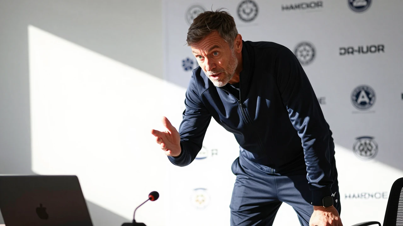 El técnico mexicano Javier Aguirre restó importancia al encuentro del representante de Erik Lira con el director...