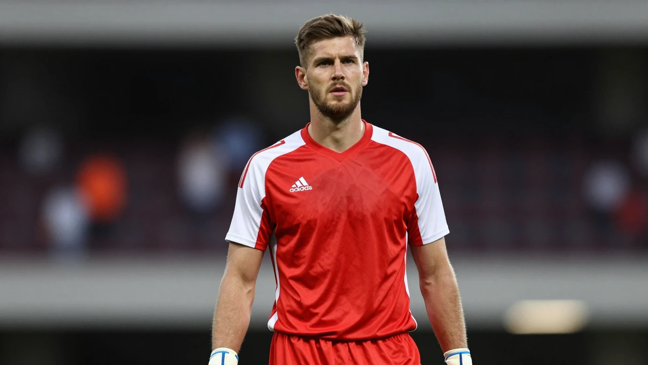 Stockport County have re-signed goalkeeper Luca Ashby-Hammond on a one-year deal