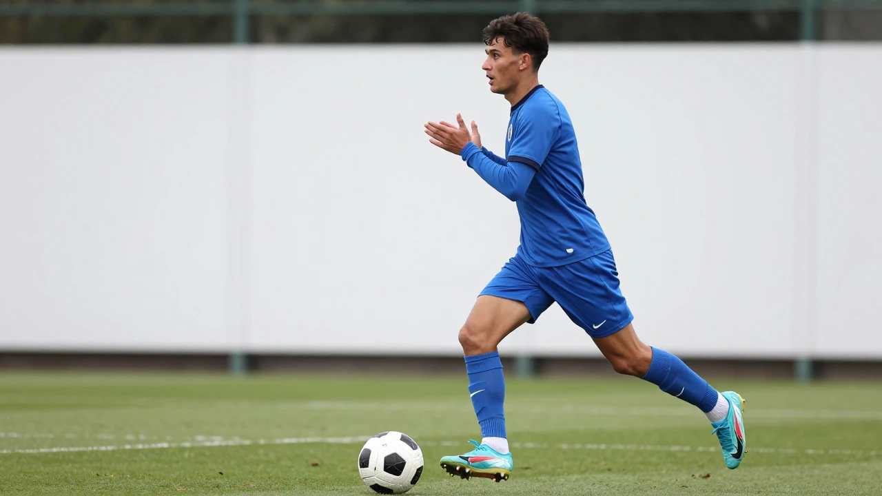Cardiff City have added 17-year-old midfielder Charlie Holt to their U21 squad, with the youngster aiming to follow a...