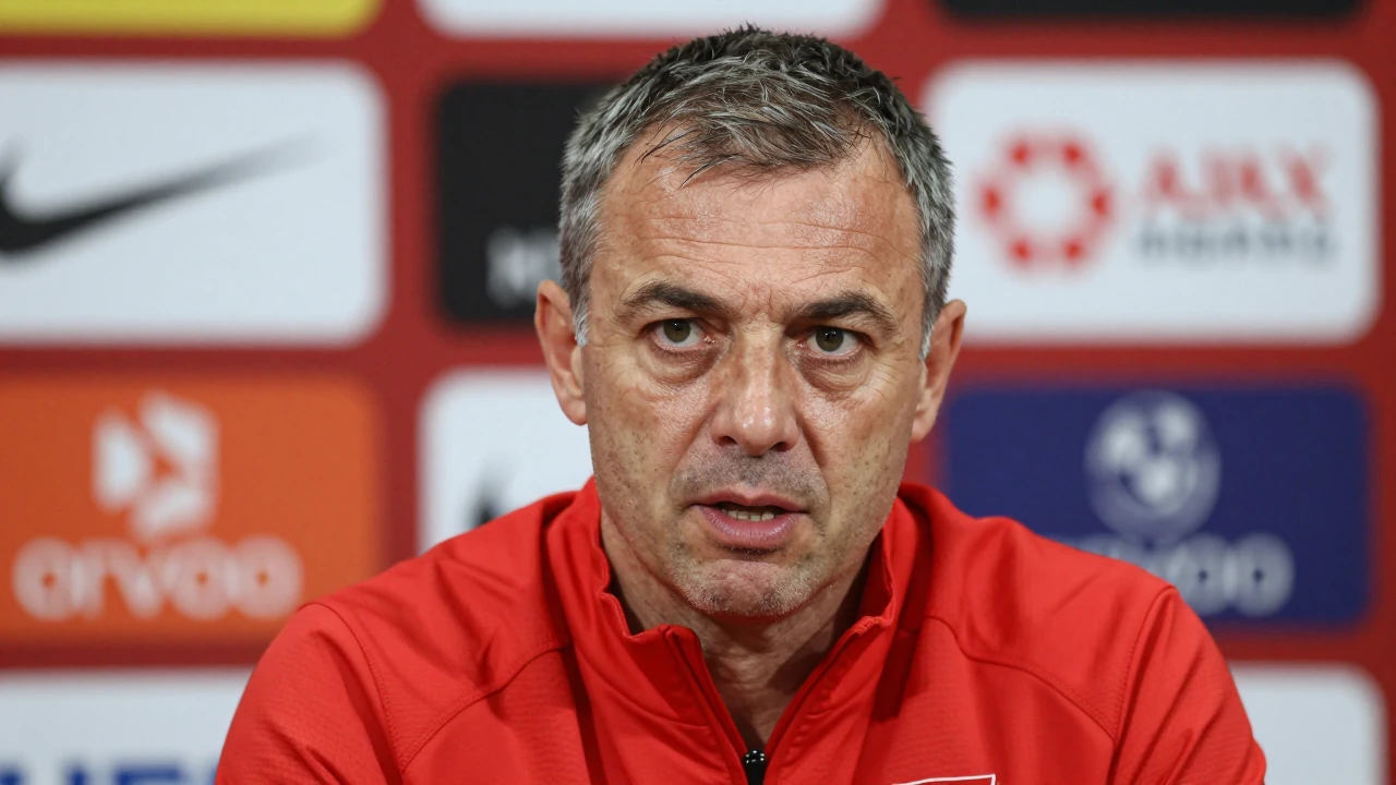 Hoofdcoach Michel Sanchez bevestigt dat Sofyan Amrabat zijn debuut maakt tegen PSV, maar mist Daley Blind en Simon...
