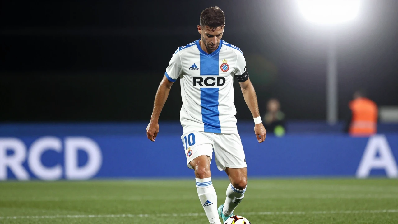 RCD Espanyol B busca su primer triunfo de la temporada en el partido amistoso contra CE Europa, mientras que CE Europa...