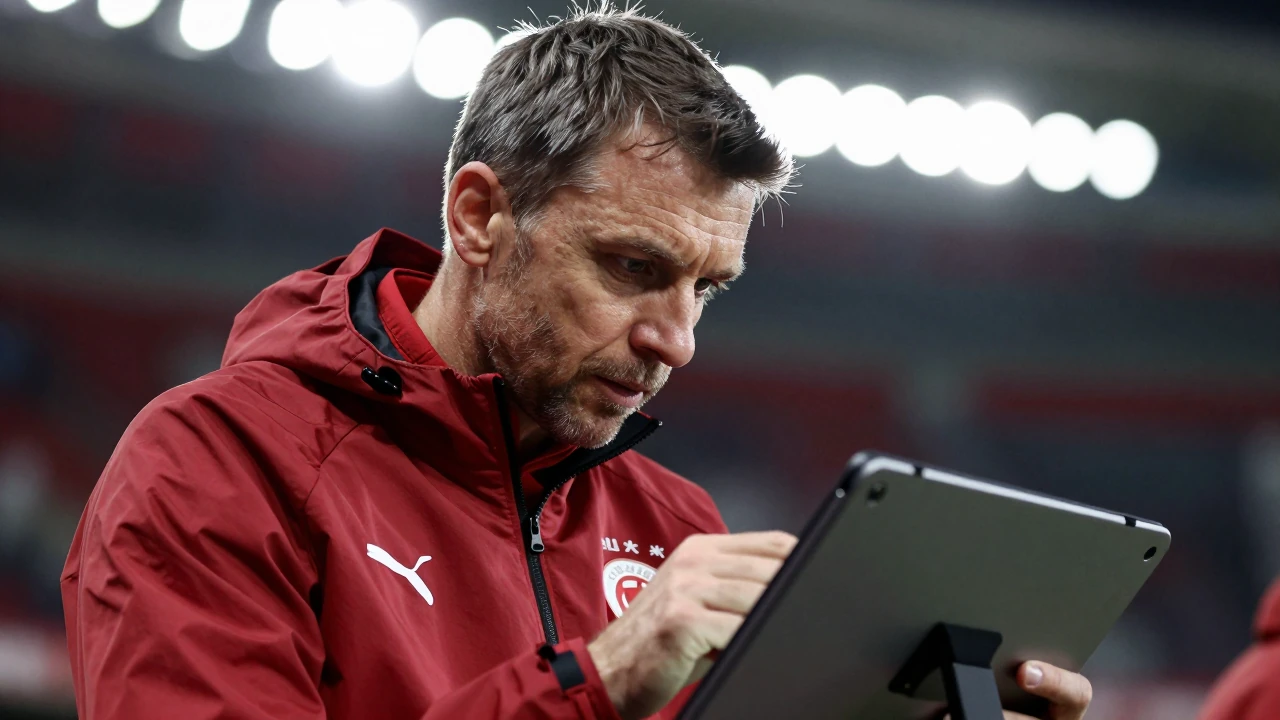 Leipzigs Trainer Martín Demichelis analysiert vor dem Saisonauftakt die neue defensive Ausrichtung von Borussia...