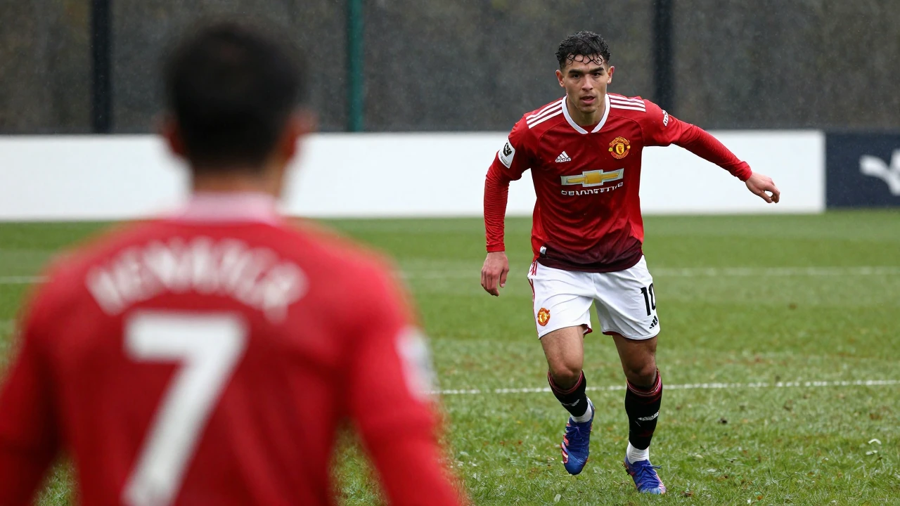 Aston Villa's Jhon Durán is set to sign a new contract, closing the door on a potential transfer to Manchester United