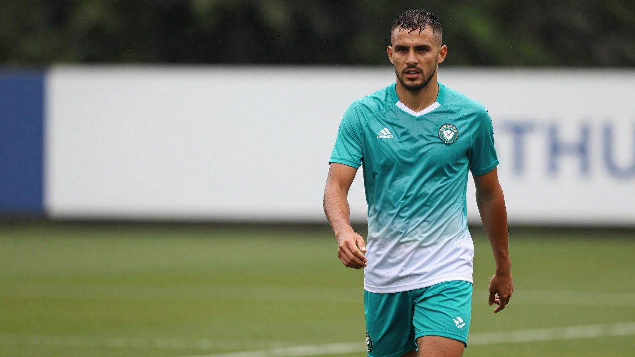O defesa Sidny Lopes Cabral saiu do Benfica para o Trabzonspor e o guarda-redes Vozinha, de 40 anos, assinou pelo...