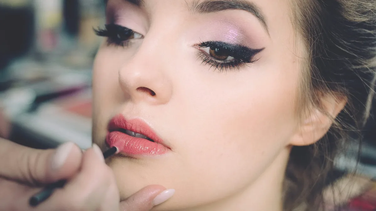 Looks: Beauty photoshoot makeup.